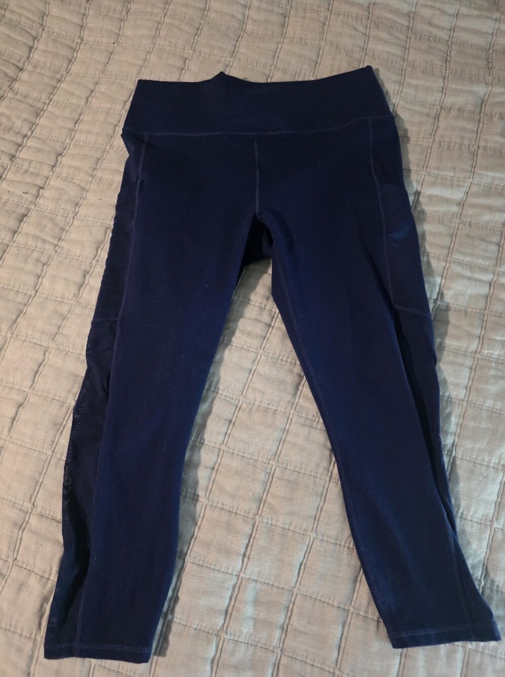 High-Rise Navy Capri Leggings with Wide Waistband - Women's Activewear